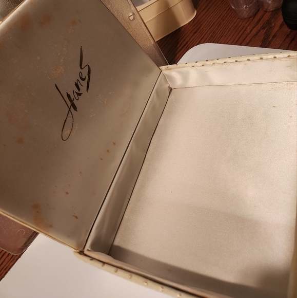 Maurice Utrillo V cover art vintage textile trinket hosiery box by Hanes, 1960's - Picture 5 of 12